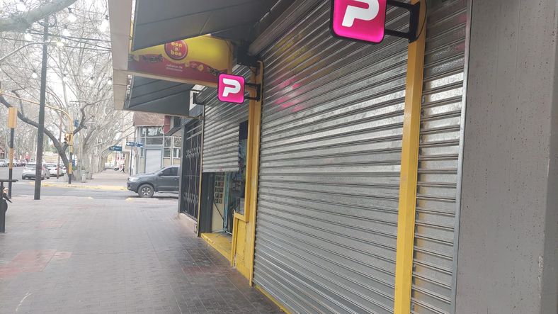 Cierran todos los negocios en el centro por temor a saqueos