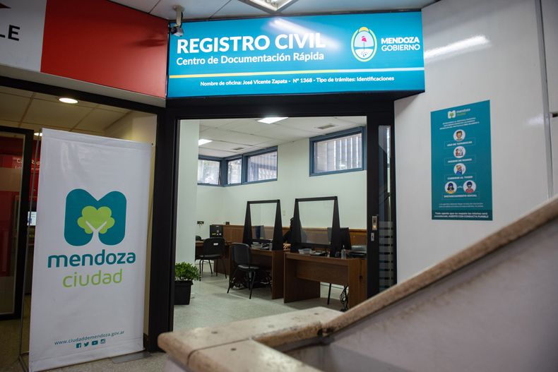 Los que hayan tramitado su DNI podrán retirarlo el domingo, en las oficinas de toda la provincia. Los que hayan tramitado su DNI podrán retirarlo el domingo, en las oficinas de toda la provincia.