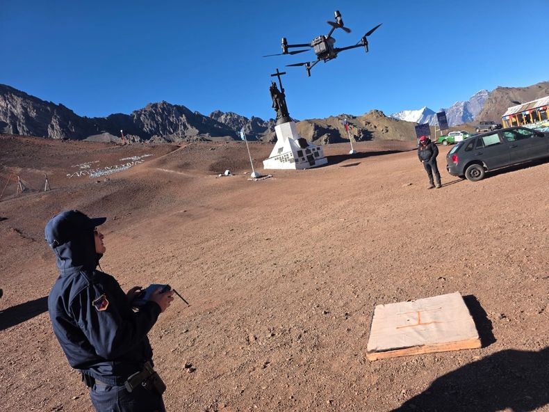 El equipo de VANT de la Polic&iacute;a de Mendoza fue clave para encontrar el cuerpo en Alta Monta&ntilde;a.&nbsp;
