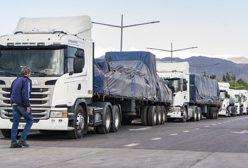 camioneros, camiones varados, cruce chile, paso cristo redentor, libertadores, aduana, varados