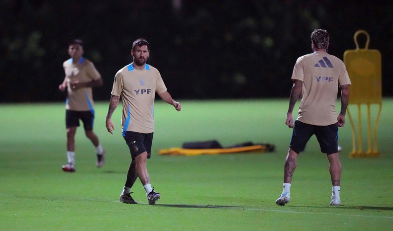 El seleccionado de fútbol tiene una doble fecha complicada.