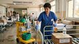 Higiene hospitalaria: Mendoza exigirá un certificado obligatorio para el personal de limpieza. Imagen creada con IA Higiene hospitalaria: Mendoza exigirá un certificado obligatorio para el personal de limpieza. Imagen creada con IA