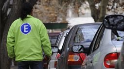 Habrá Estacionamiento Medido durante la Peatonal del Vino: tarifa única y calles afectadas. Imagen ilustrativa.