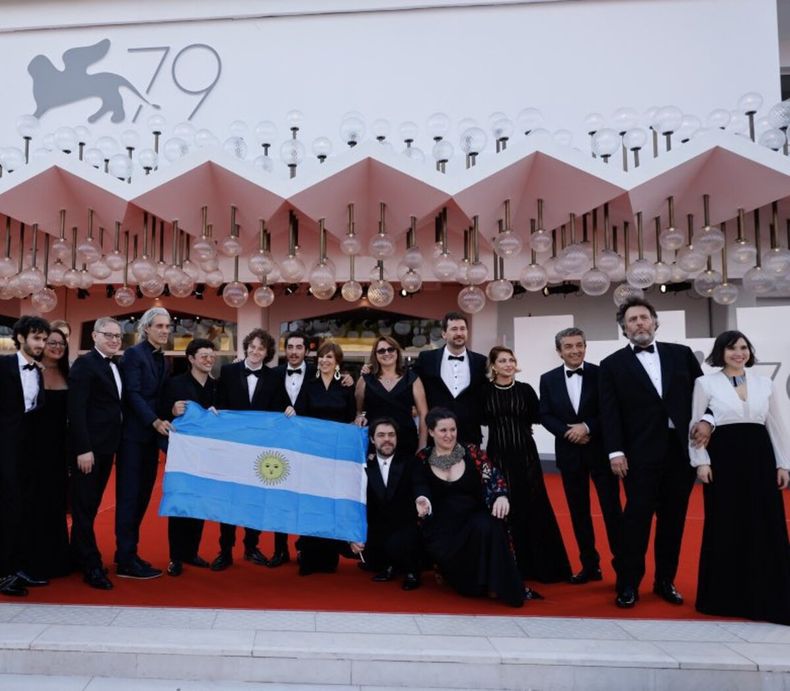 Manuel, junto al elenco de 