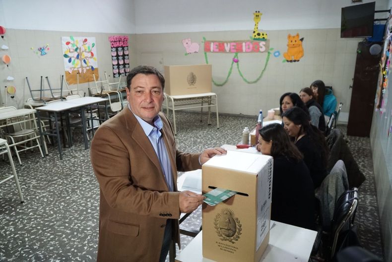 Votó Omar Parisi, candidato del peronismo: Votó Omar Parisi, candidato del peronismo: