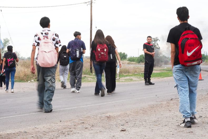 Los vecinos de El Algarrobal de Abajo se concentraron en calle Lavalle y San Esteban para exigir soluciones urgentes al municipio de Las Heras