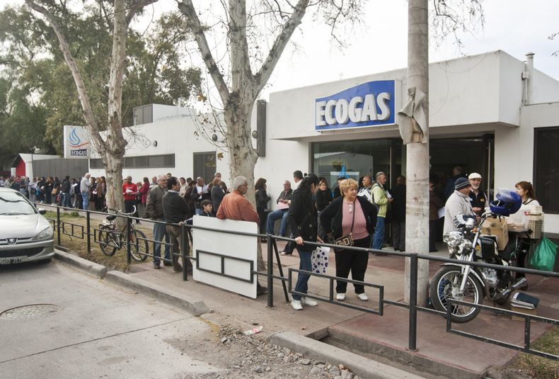 empresa Ecogas, corte subsidios, reclamos, descargos, cola de clientes