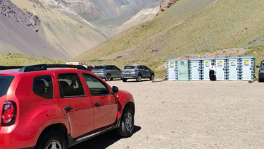 El Ministerio de Energía y Ambiente instaló siete baños químicos en el Parque Provincial Aconcagua, con unidades totalmente herméticas.
