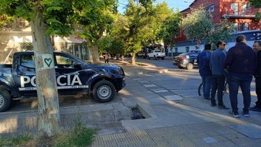 Importante operativo en San Rafael por un hombre que se atrincheró cerca de la Municipalidad. Importante operativo en San Rafael por un hombre que se atrincheró cerca de la Municipalidad.