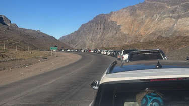 tras las cuatro horas de demoras para cruzar a chile, se normaliza el transito en el paso los libertadores tras las cuatro horas de demoras para cruzar a chile, se normaliza el transito en el paso los libertadores
