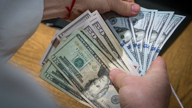 Dólar blue hoy en Mendoza: a cuánto cotiza este sábado 19 de octubre de 2024. Dólar blue hoy en Mendoza: a cuánto cotiza este sábado 19 de octubre de 2024.