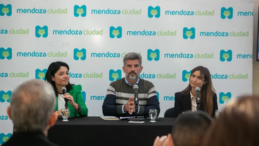 Ulpiano Suarez junto a Ida López y Sol Salinas.