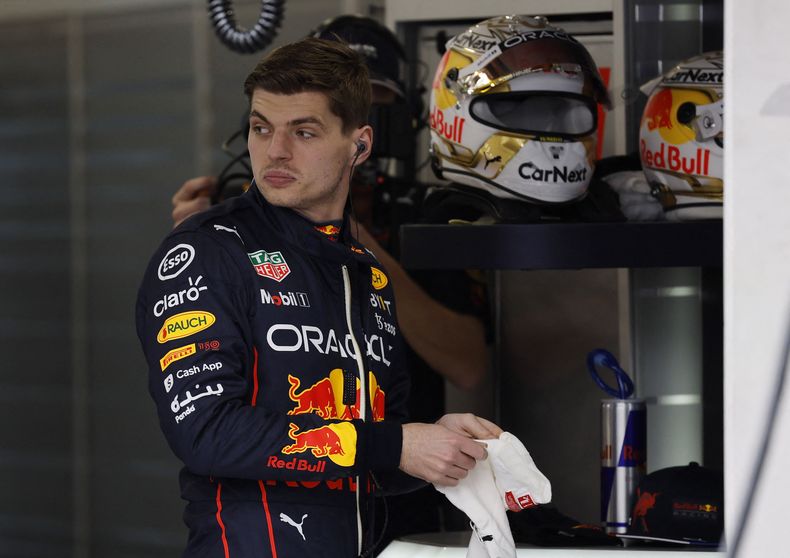 Verstappen pateó el tablero.