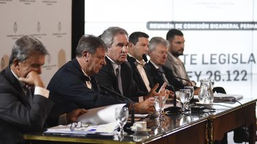 Funcionarios del Gobierno expusieron ante la bicameral de DNU sobre el proyecto
