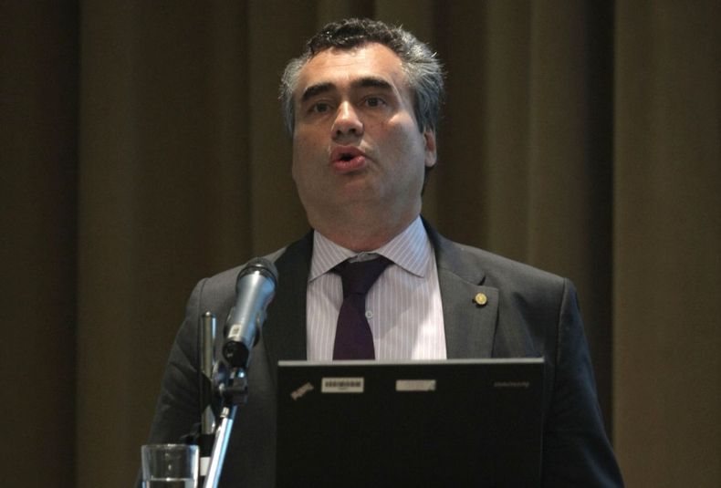 DYN13, BUENOS AIRES 16/12/14, EL PRESDIENTE DEL CENTRAL, ALEJANDRO VANOLI, PRESENTA LINEA DE CREDITO PARA LA INVERSION PRODUCTIVA.
