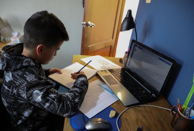 niños estudiando, cuarentena, covid 19, coronavirus