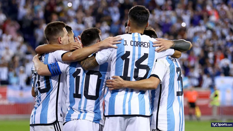 La Selección de fútbol de Argentina viene de consagrarse en Qatar.