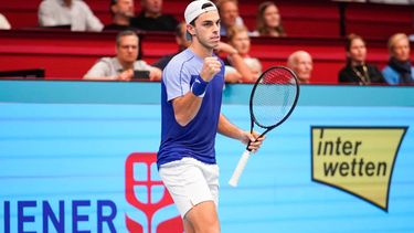 el argentino cerundolo juega en viena ante el italiano sinner
