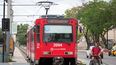 El Metrotranvía suspende sus recorridos este martes: a qué hora pasa la última formación.