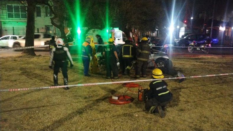 El accidente vial generó un importante despliegue policial. 