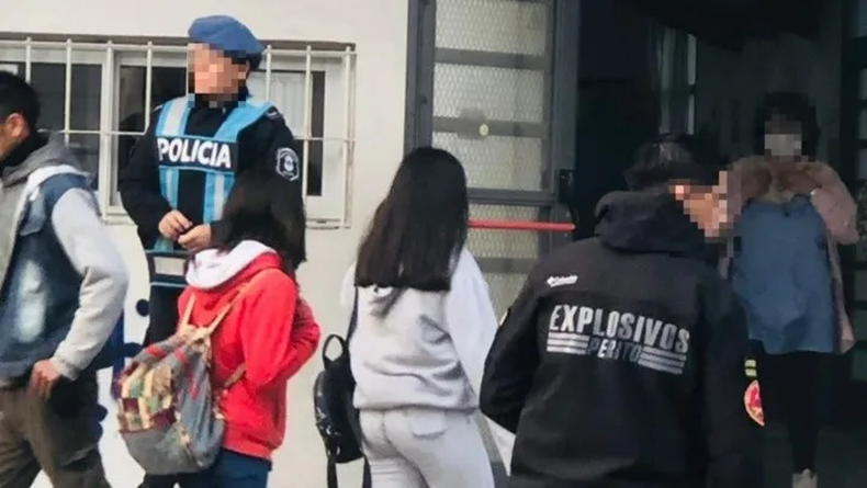 La amenaza del alumno tuvo en vilo a la localidad porteña.