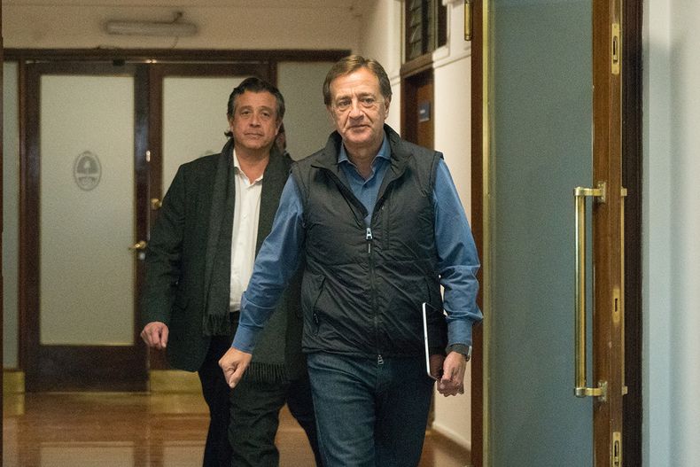 El ministro Víctor Ibañez y el gobernador, Rodolfo Suarez.&nbsp;