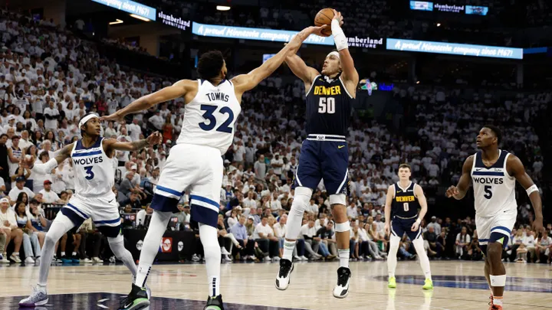 Denver está a un paso de la final de la NBA.