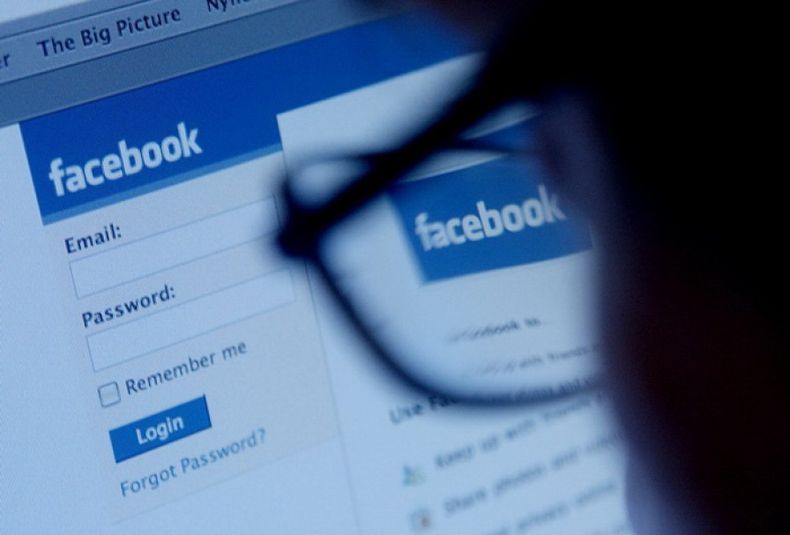 La red social enfrenta una multa de 100 mil euros.