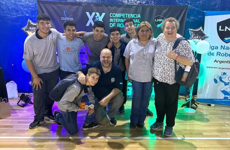 Los integrantes de la delegación de robótica que consiguieron grandes resultados en Bahía Blanca.