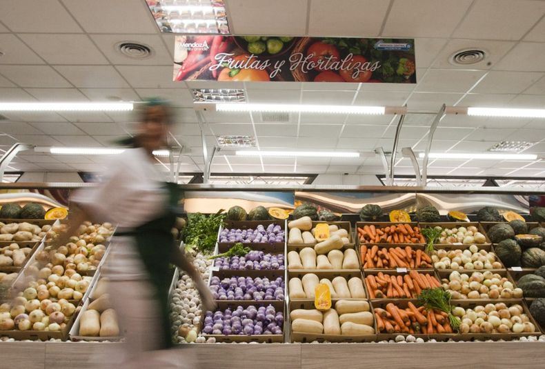 inauguración Supermercado Central de la Terminal,  RED COMPRAR, frutas y verduras, góndolas
