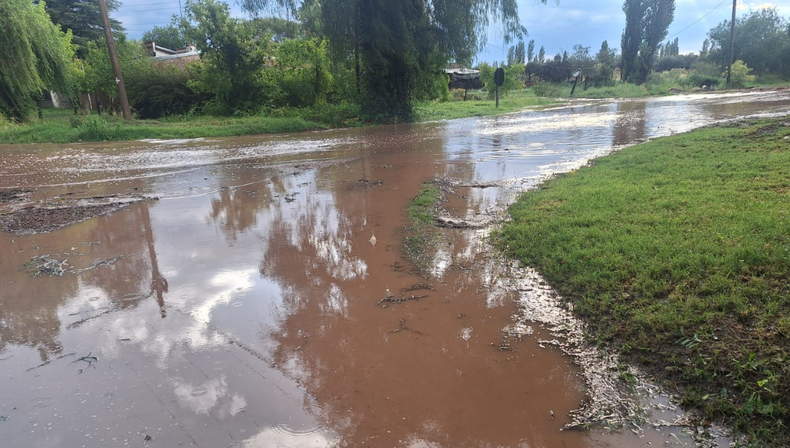 Distintas zonas de San Rafael se vieron afectadas por las fuertes lluvias