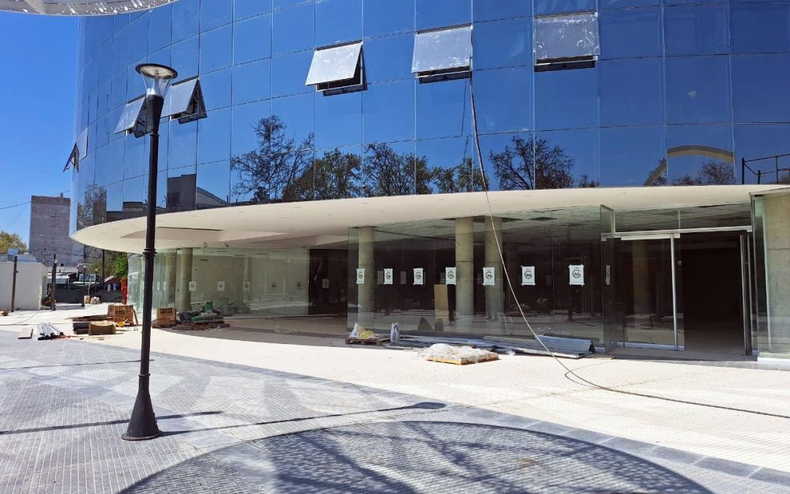 Locales comerciales y gastronómicos bajo licitación en la ex terminal de San Rafael.