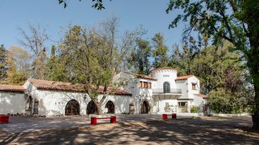 Dique Cipolletti: reabre la histórica hostería con renovada propuesta