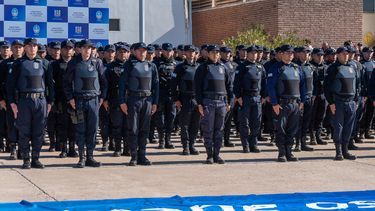 Sitio Andino | 15 de julio, base cóndor, presentación de nuevos policías, móviles, armamento y equipamiento tecnológico, alfredo cornejo, mercedes rus