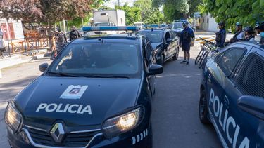 La Policía de Mendoza realizó una serie de operativos en Godoy Cruz, Guaymallén y Las Heras. La Policía de Mendoza realizó una serie de operativos en Godoy Cruz, Guaymallén y Las Heras.