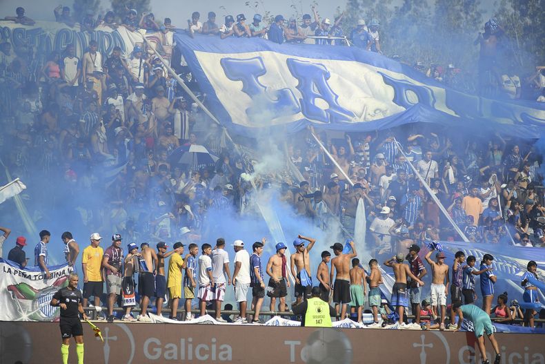 Con el Malvinas aún en resiembra, el Tomba volverá a jugar en el Legrotaglie ante Talleres