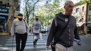 Sitio Andino | primavera verano, gente, calor, ciudad de mendoza, clima, tiempo, compras, temporada, precios, centro, gente en la calle, negocios, ventas,  covid 19 coronavirus barbijo tapa boca