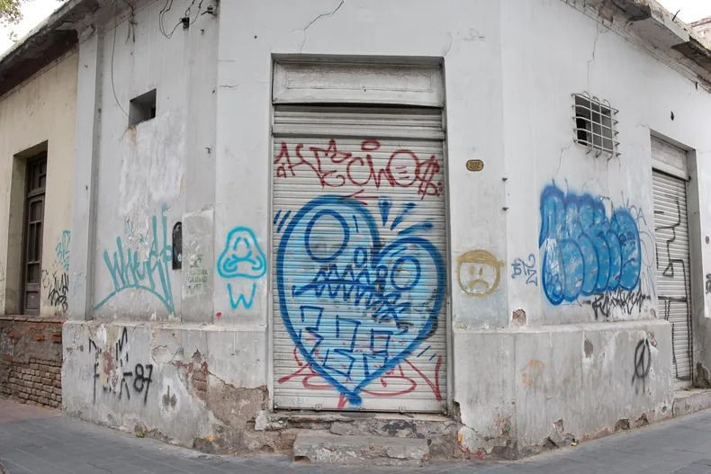 Seguridad estableció un protocolo para intervenir casas abandonadas utilizadas como aguantaderos.