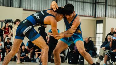 Los representantes de lucha del Liceo Militar General Espejo compartieron entrenamientos con luchadores de distintas provincias en San Juan.