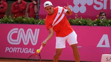 sebastian baez salta a la cancha en el atp 250 de estoril