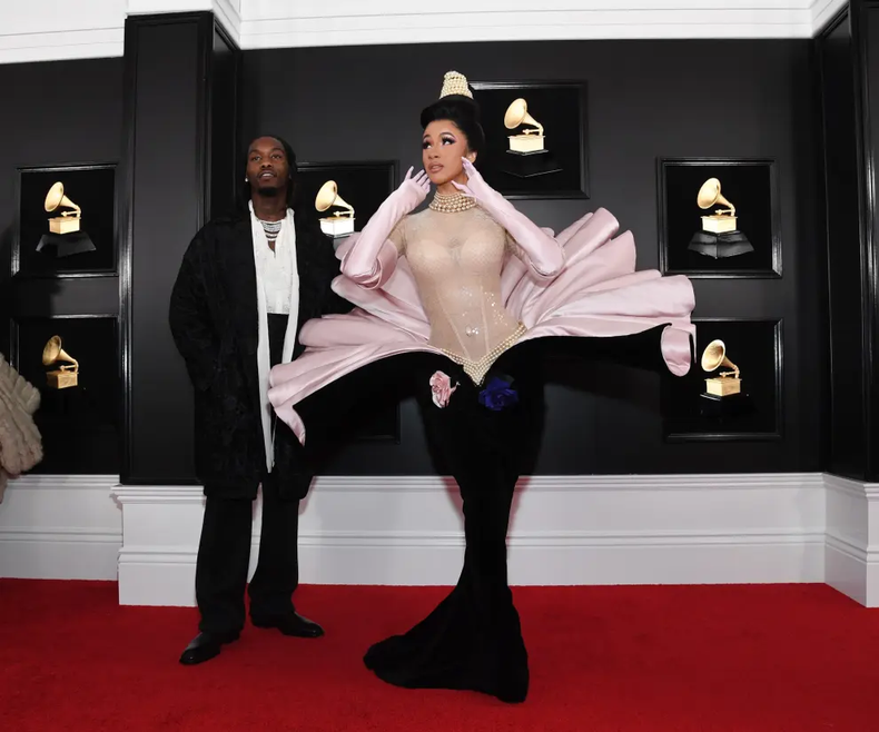 Fotogalería, looks extravagantes en los Grammy