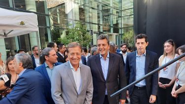 Sergio Massa junto al gobernador Suarez, tras oficializar el dólar vino o para toda la economía regional