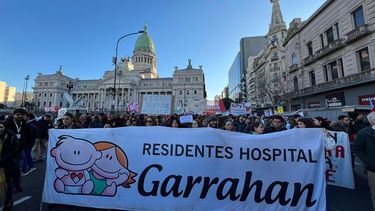 Tras la lucha de los trabajadores del Hospital Garrahan, el gobierno anunció un incremento salarial