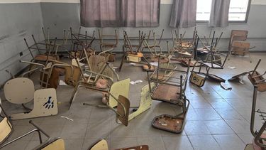 Así quedó parte del mobiliario destrozado por un grupo de alumnos de quinto año. Así quedó parte del mobiliario destrozado por un grupo de alumnos de quinto año.