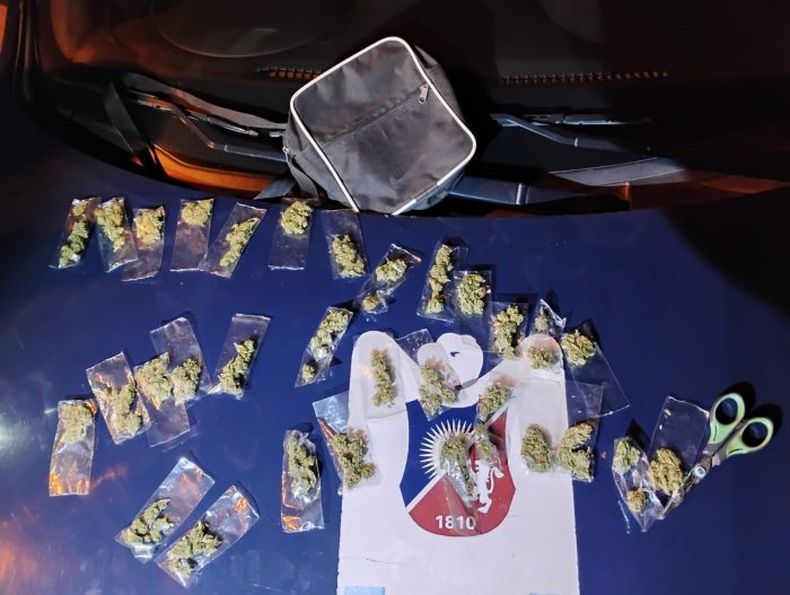 Algunos de los envoltorios de marihuana incautados en los operativos.&nbsp;