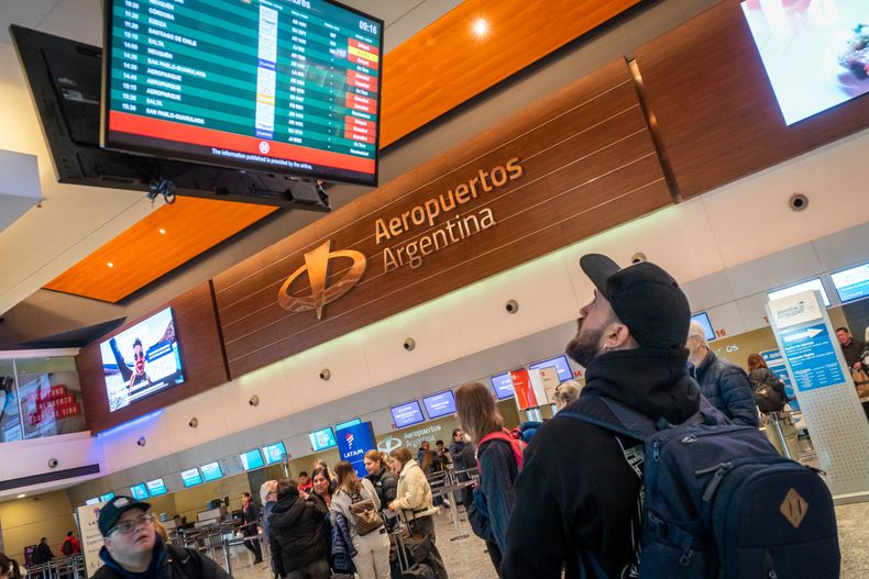 Turismo: agosto 2025 marcó más viajes de argentinos al exterior que llegadas de extranjeros al país