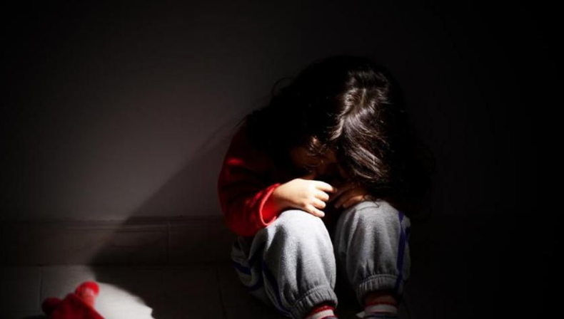 El sospechoso está acusado de producir material de abuso sexual y almacenarlo en su vivienda