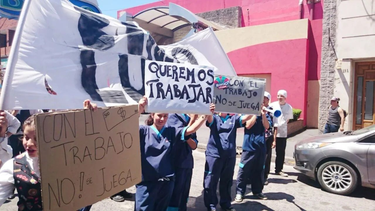 No solo se cae la cantidad de puestos de trabajo sino tambien el número de empleadores No solo se cae la cantidad de puestos de trabajo sino tambien el número de empleadores