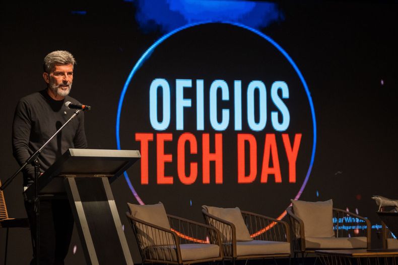 Oficios Tech Day: el intendente Ulpiano Suarez participó de una jornada que reunió a empresas, instituciones educativas y especialistas en la Nave Cultural.