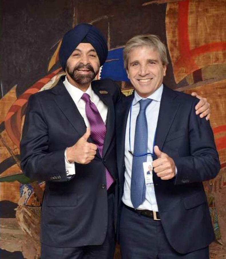 Luis Caputo con Ajay Banga el titular del Banco Mundial